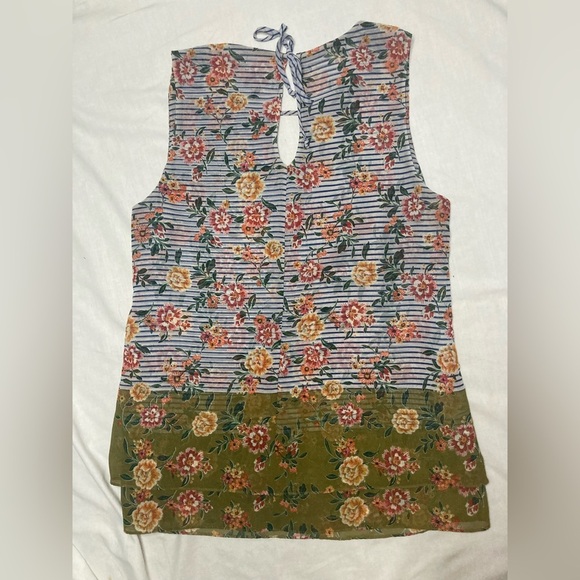 CAbi Floral Striped Bonita Sleeveless Blouse Size Small - Picture 3 of 6